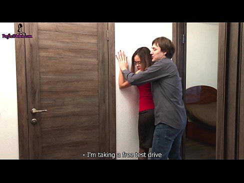 ❤️ Sexy Realtor Sensuly Jerks rẹ obo ati fokii Lakoko ti o n ta iyẹwu Rẹ - Krempai ☑ Iwa onihoho furo